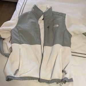 Women’s north face xl